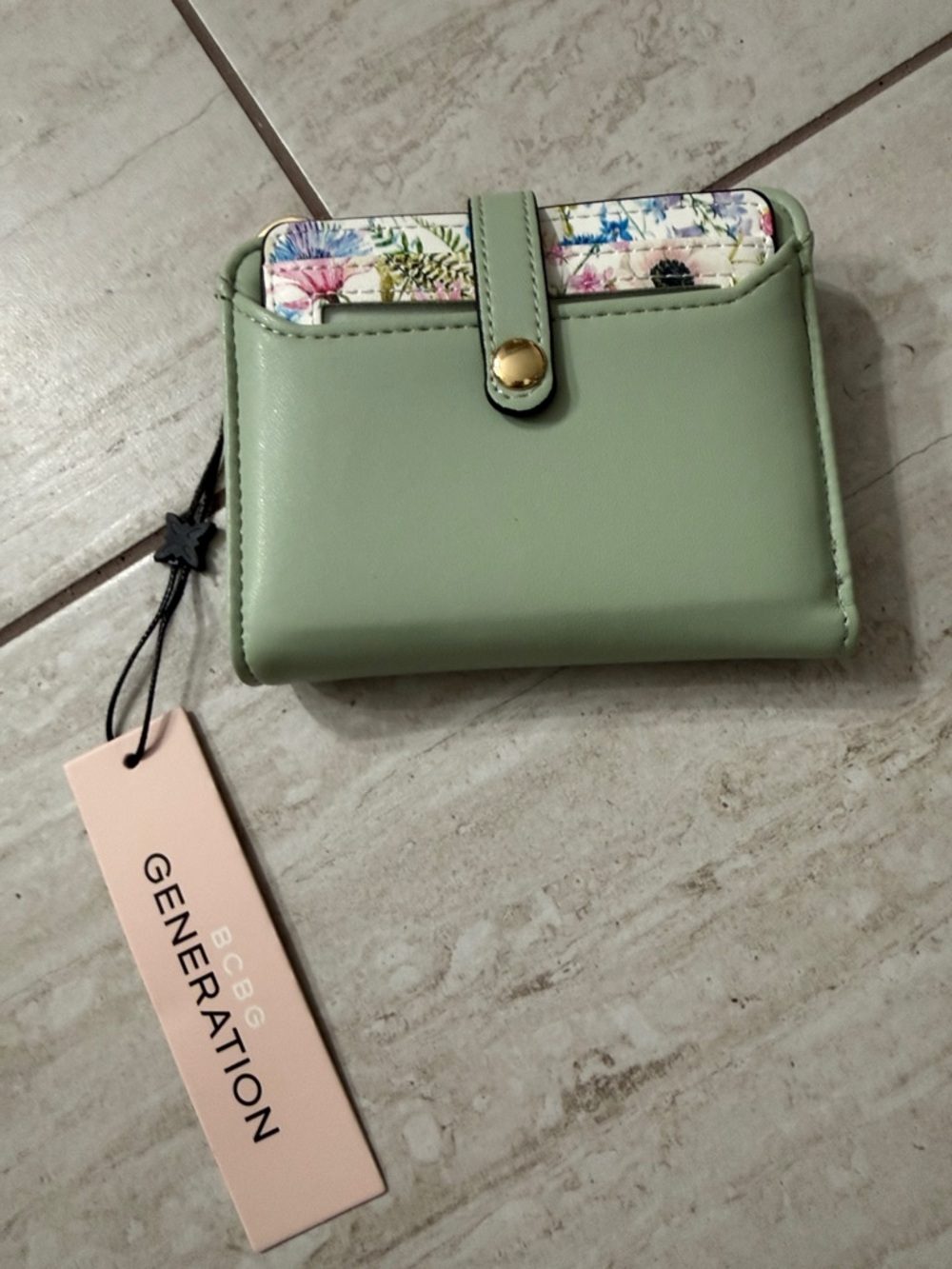 BCBGeneration Mint Green Floral Accent Compact Wallet..nwt ..authentic